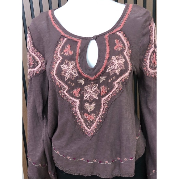 Free People Women's Blouse Embroidered Bell Sleeve Keyhole Neck Pink Boho - Picture 2 of 11